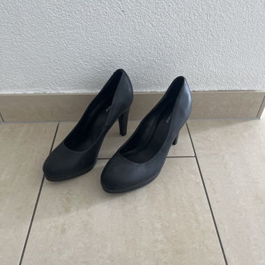 Décolleté neri con tacco