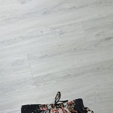 Short con motivo floreale.