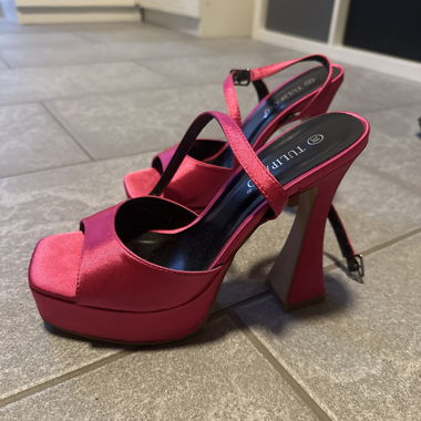 Pink Plateau-High Heels mit Riemchen