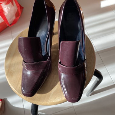 Décolleté bordeaux con tacco alto