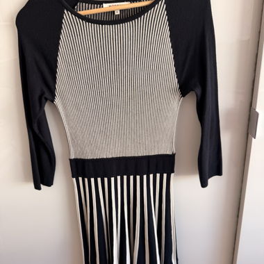 Morgan-Kleid gestreift