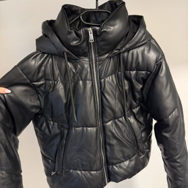 ZARA schwarze Pufferjacke