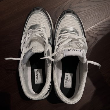 Sneakers Chanel blanc et argent