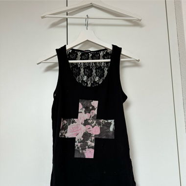 Tanktop, spitze am rücken