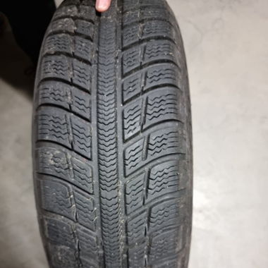  4 Pneus neige Michelin 185/70R14
