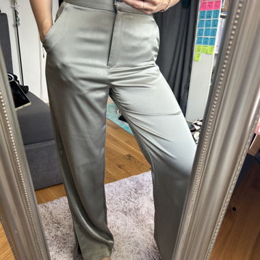 Pantalon en satin gris-vert