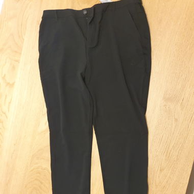 Schwarze Stoffhose Gr. 44