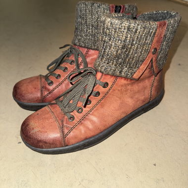 Oldschool mid-height boots