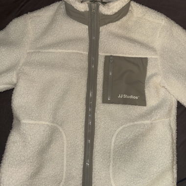 JJ Studios weiße Fleecejacke