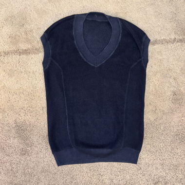 V NECK SWEATER VEST – NO BRAND  