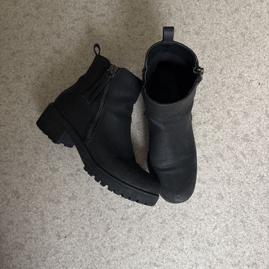 Schwarze Stiefeletten