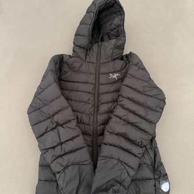 Veste à capuche isolante Arc’teryx noire