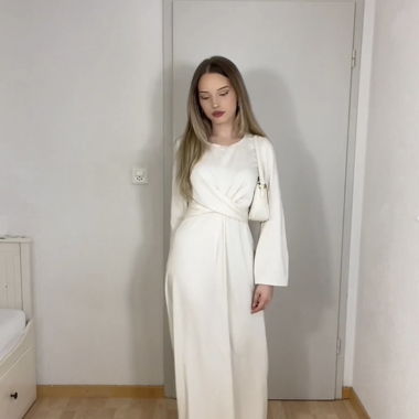 Maxikleid in Cremeweiß – Elegant & Modest 