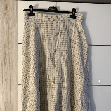 Eleganter Maxirock mit Knopfleiste (Grösse L)