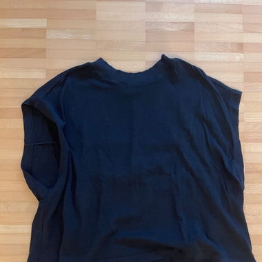 Schwarzes Top mit weiten Armausschnitten, S/M