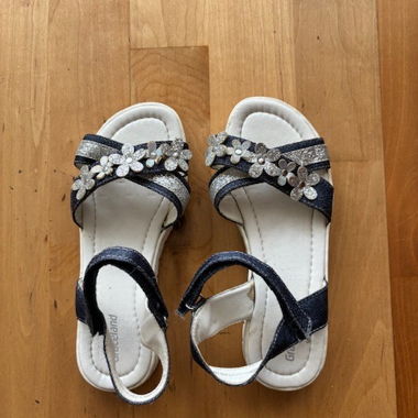 Sandales pour filles avec fleurs