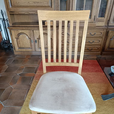 6 chaises en bois clair 