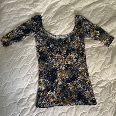 Top a maniche lunghe floreale