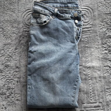 Hellblauer Slim-Jeans