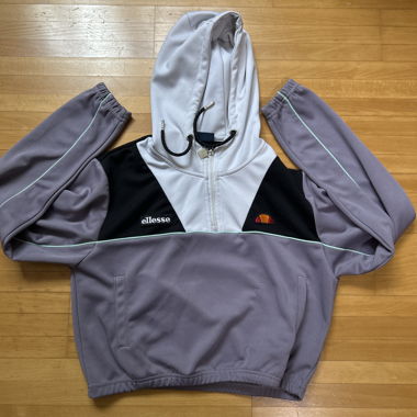 Beloved Ellesse pull court