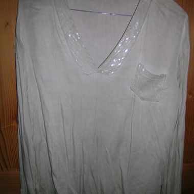 zartgrünes Langarmshirt-/Bluse mit Pailletten