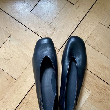 Camper Pinterest Black Leather Flats – Like New!