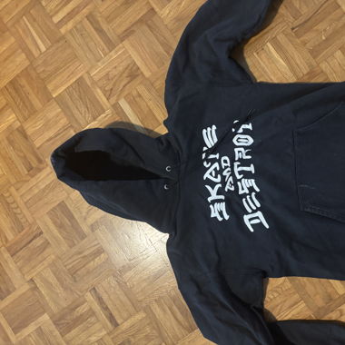 Schwarzer Hoodie