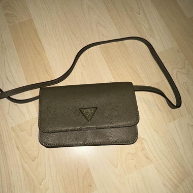 Guess metallische Crossbody-Tasche