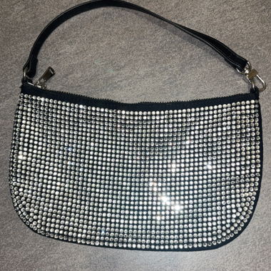 H&M Schultertasche mit silbernen Strasssteinen