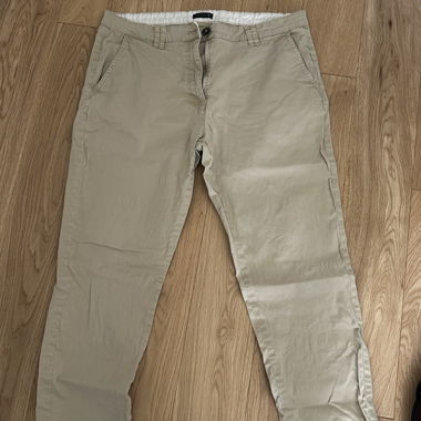 Pantaloni chino beige