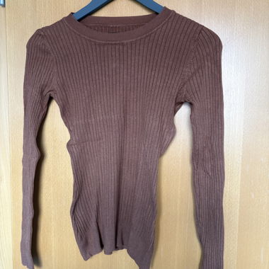 Maglione a coste marrone