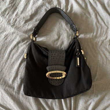 GUESS Schultertasche schwarz