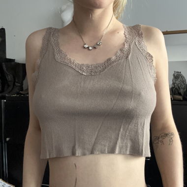 Top court en dentelle taupe