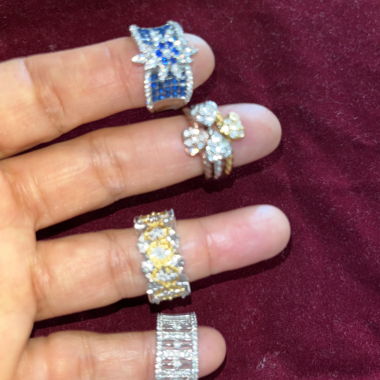 Anelli di fantasia con strass
