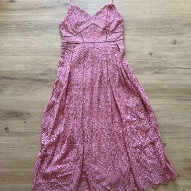 Robe en dentelle rose