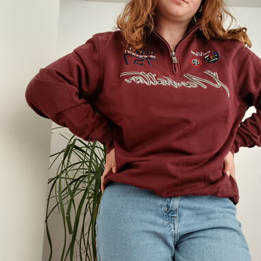 Dark red Sweater with Sipper