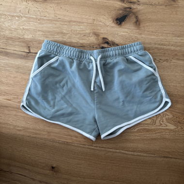 Grüne Sport-Shorts