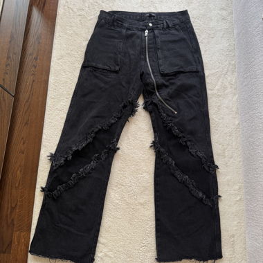 Schwarze Jeans mit Zipper