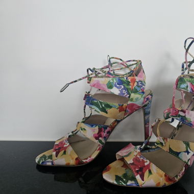 Schnürr High heels