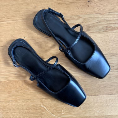 Schwarze Slingback Flats / Sandalen