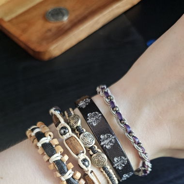 Diverse Armbänder