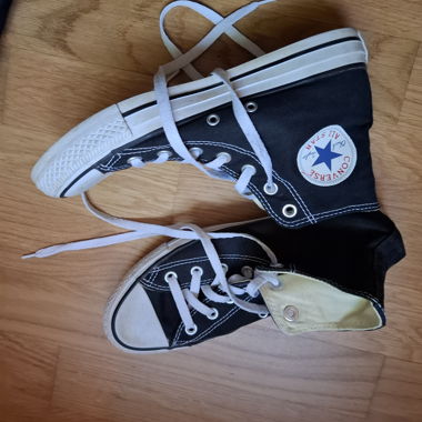 Schwarze Allstar Converse