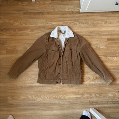 Giacca corta marrone con interno in pelliccia teddy