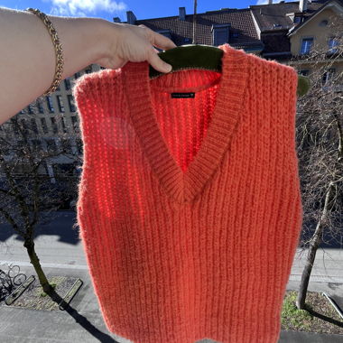 Orange Strickpullunder von Skatie Brand