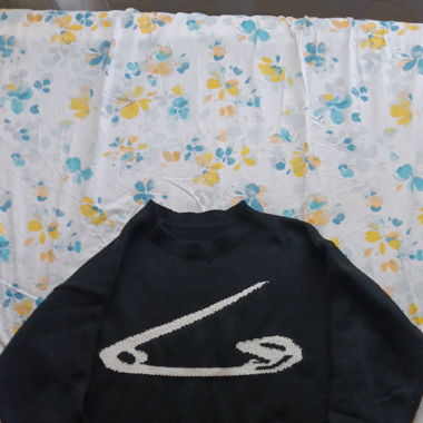 Sweat noir, avec image imprimé