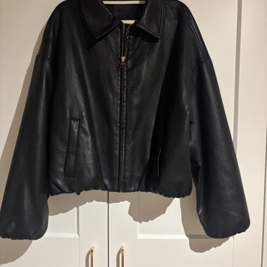 Veste en cuir synthétique noire