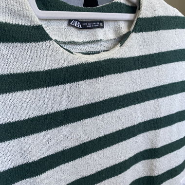 Top Zara a righe senza maniche verde e bianco