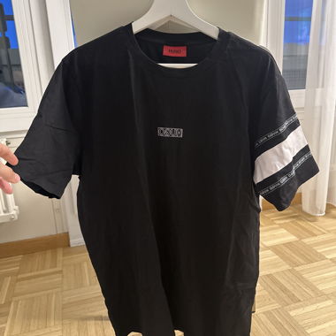 T-shirt nero HUGO
