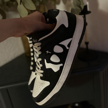 Butnot Sneakers