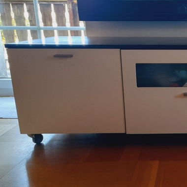 Meuble avec 3 compartiments